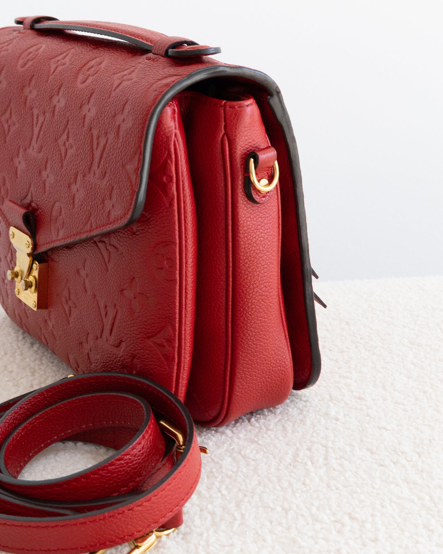 LOUIS VUITTON Pochette Metis