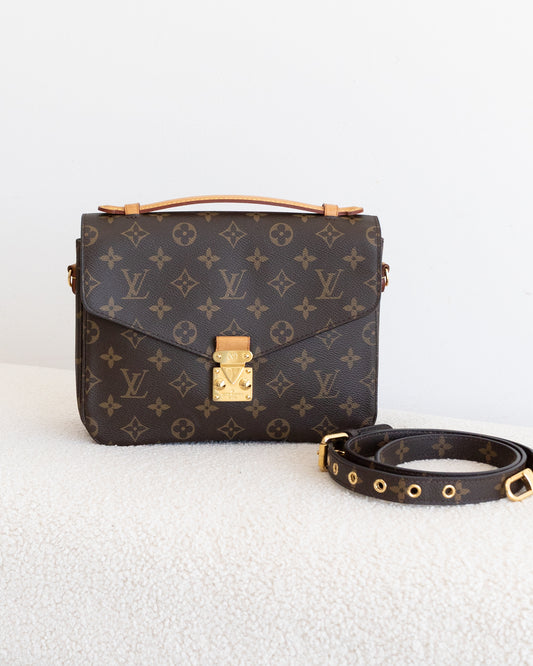 LOUIS VUITTON Pochette Metis