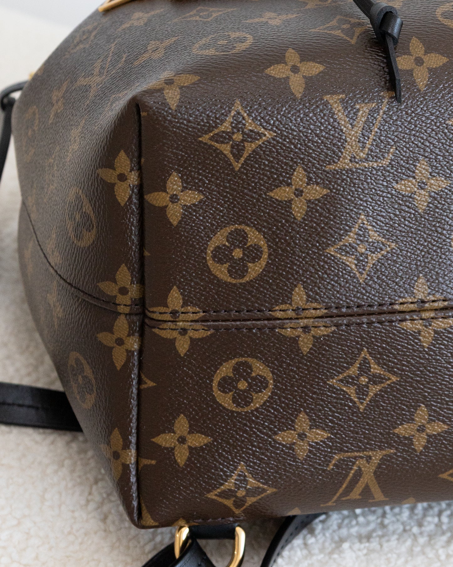 LOUIS VUITTON Montsouris PM
