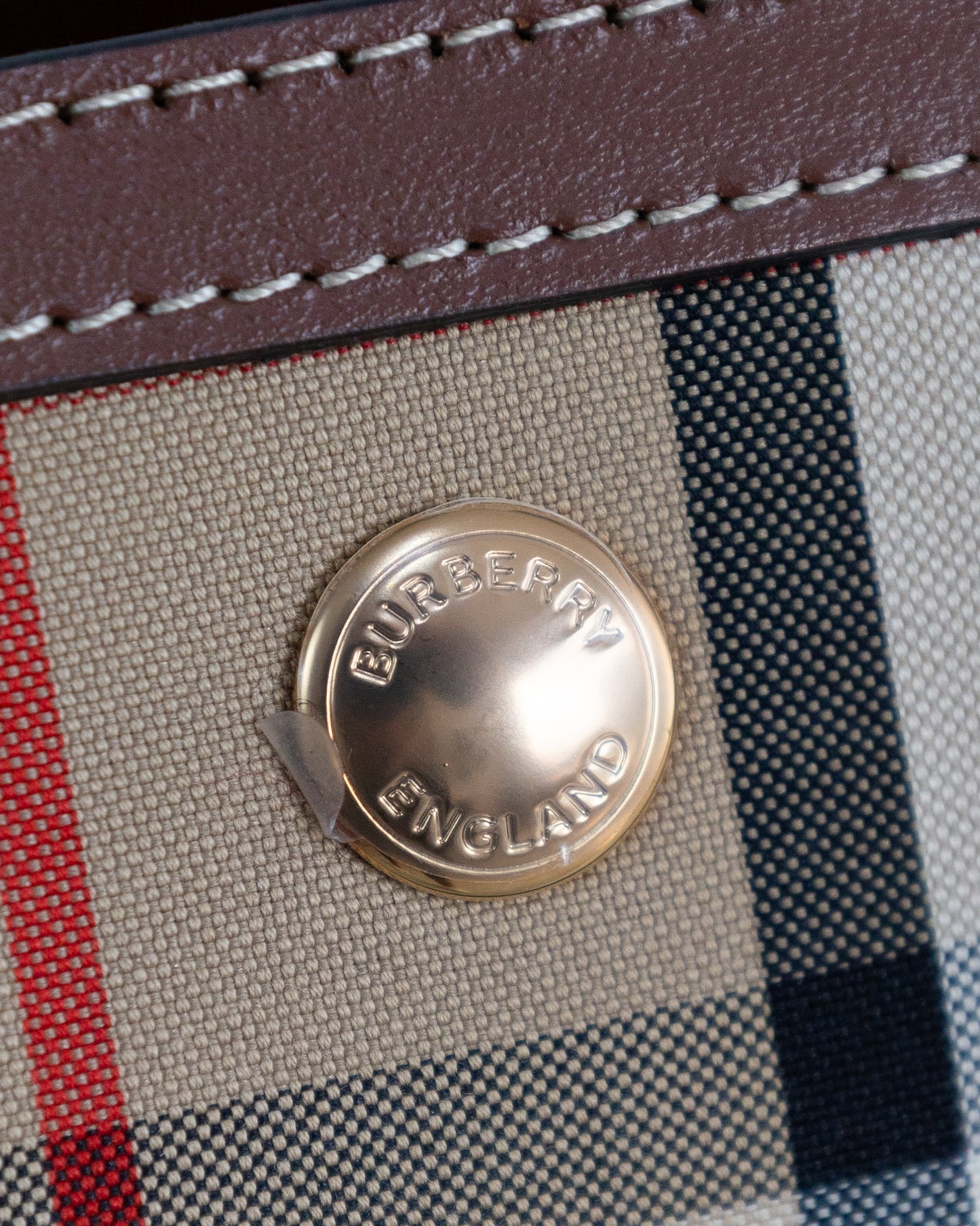BURBERRY Title