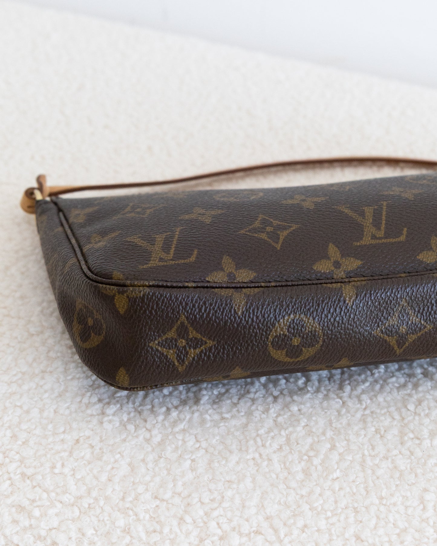 LOUIS VUITTON Pochette Accessoires