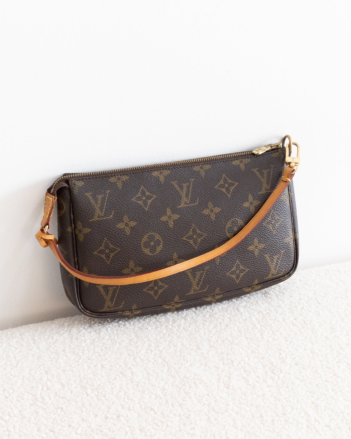 LOUIS VUITTON Pochette Accessoires