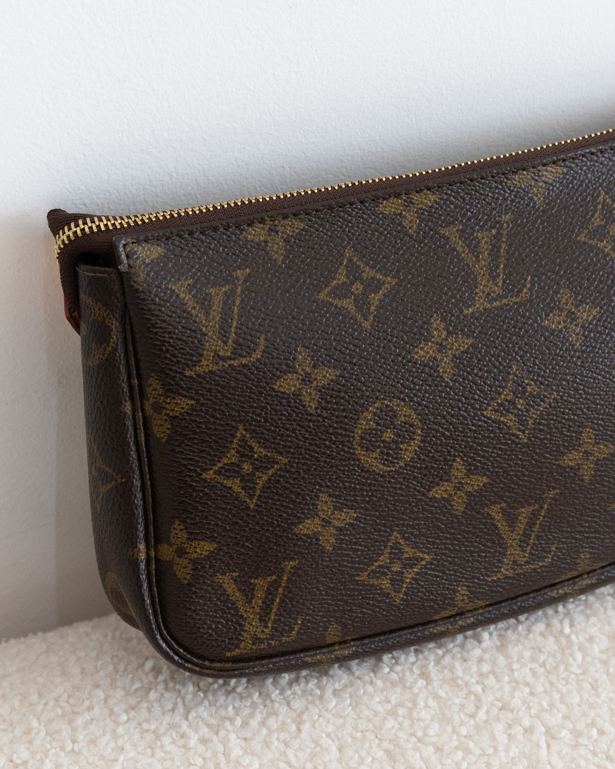 LOUIS VUITTON Pochette Accessoires