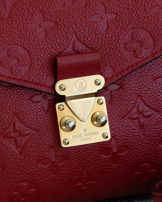 LOUIS VUITTON Pochette Metis
