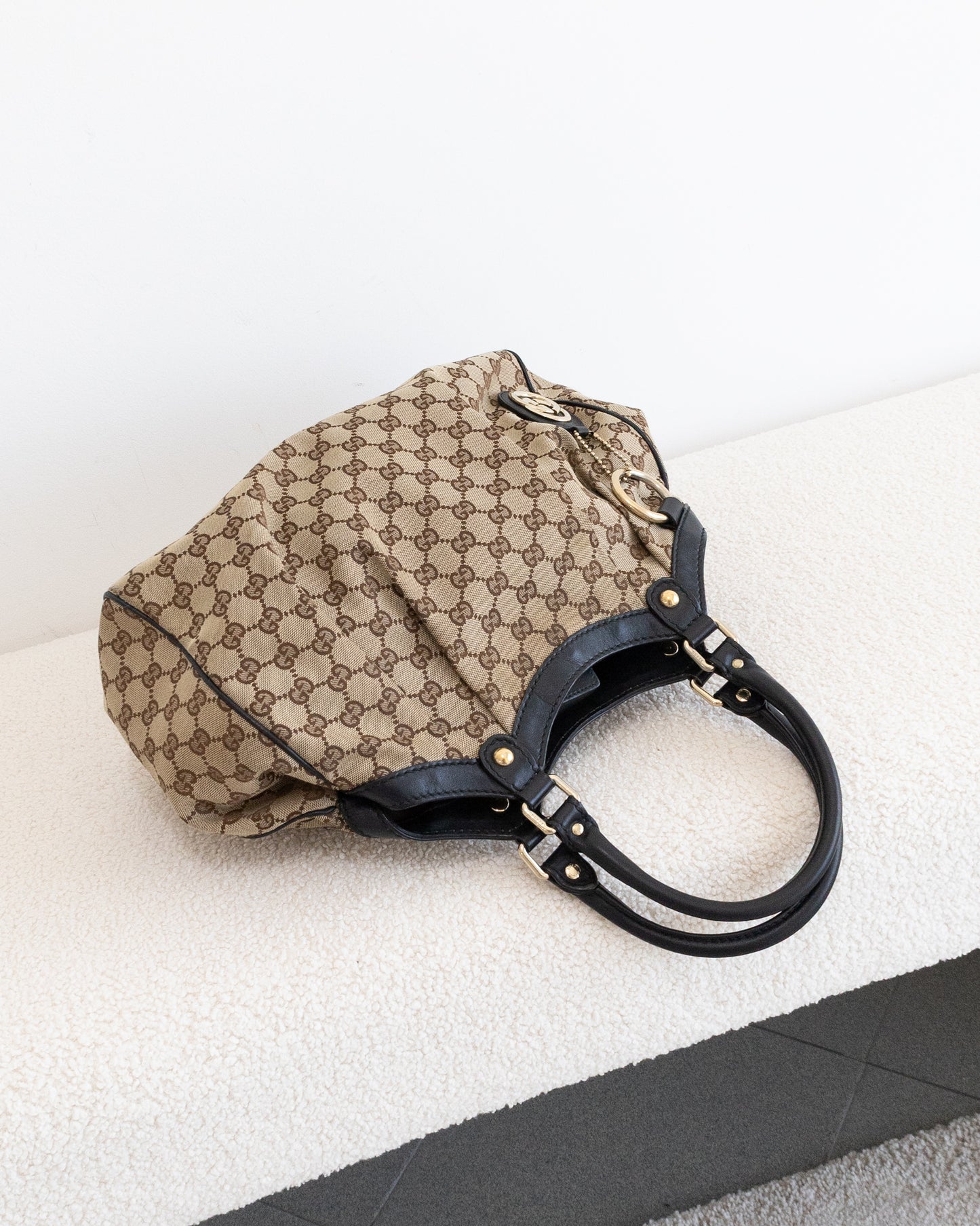 GUCCI Medium GG Canvas Sukey