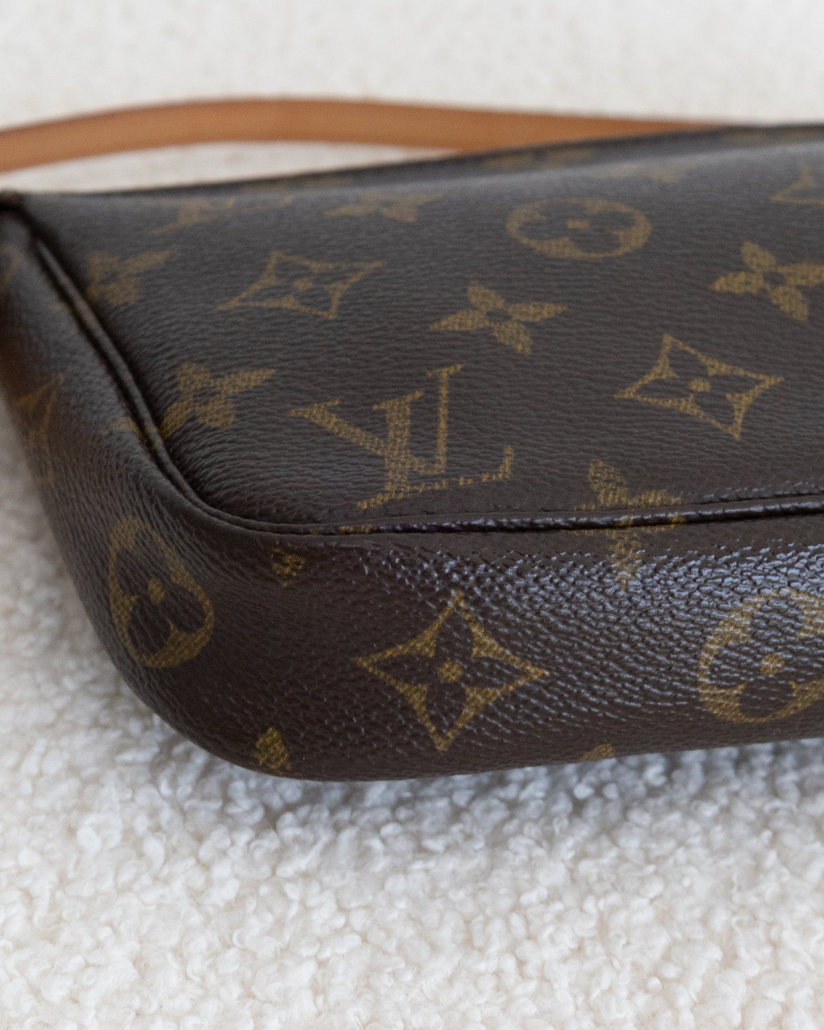 LOUIS VUITTON Pochette Accessoires