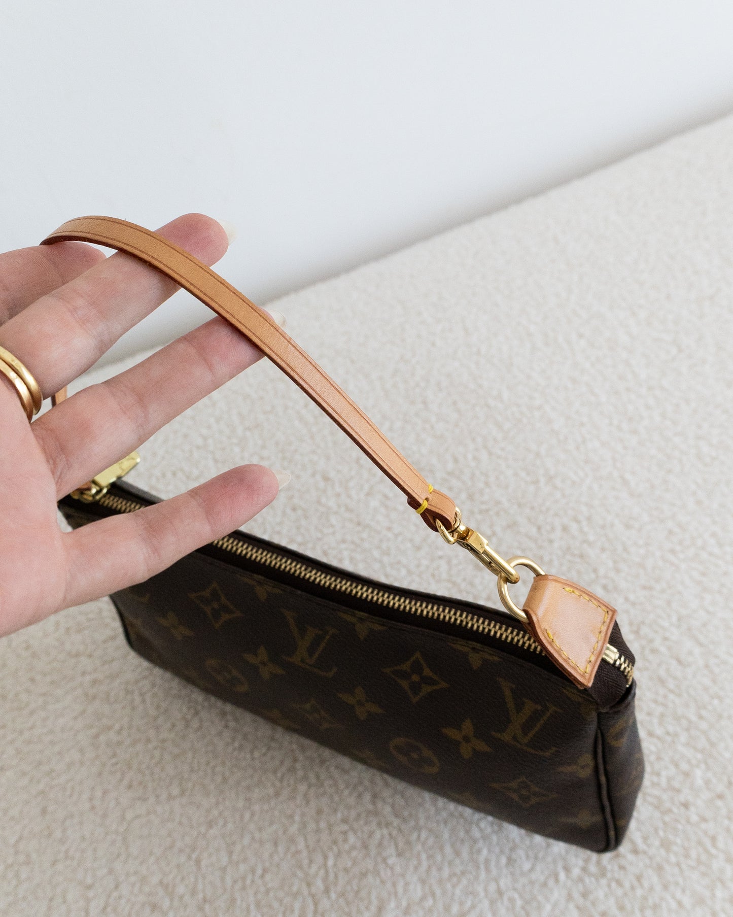 LOUIS VUITTON Pochette Accessoires