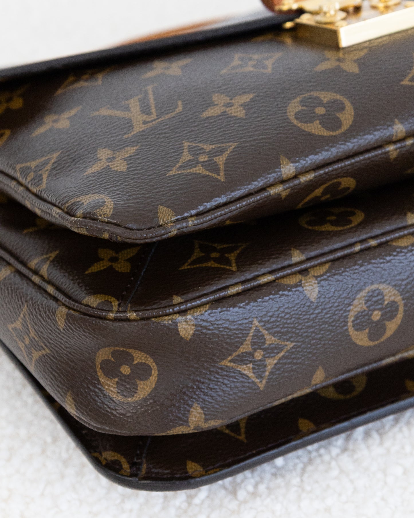 LOUIS VUITTON Pochette Metis