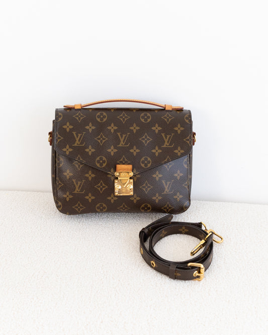 LOUIS VUITTON Pochette Metis