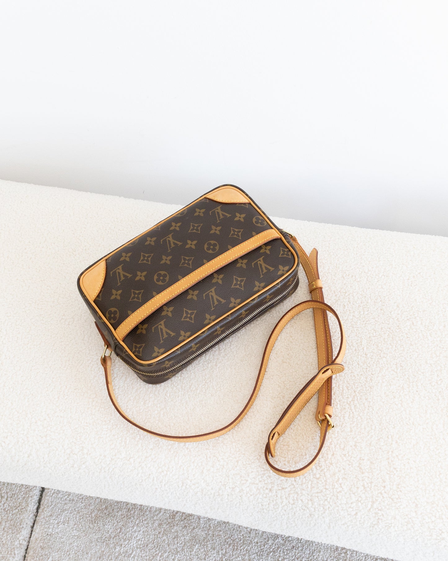 LOUIS VUITTON Trocadero 27