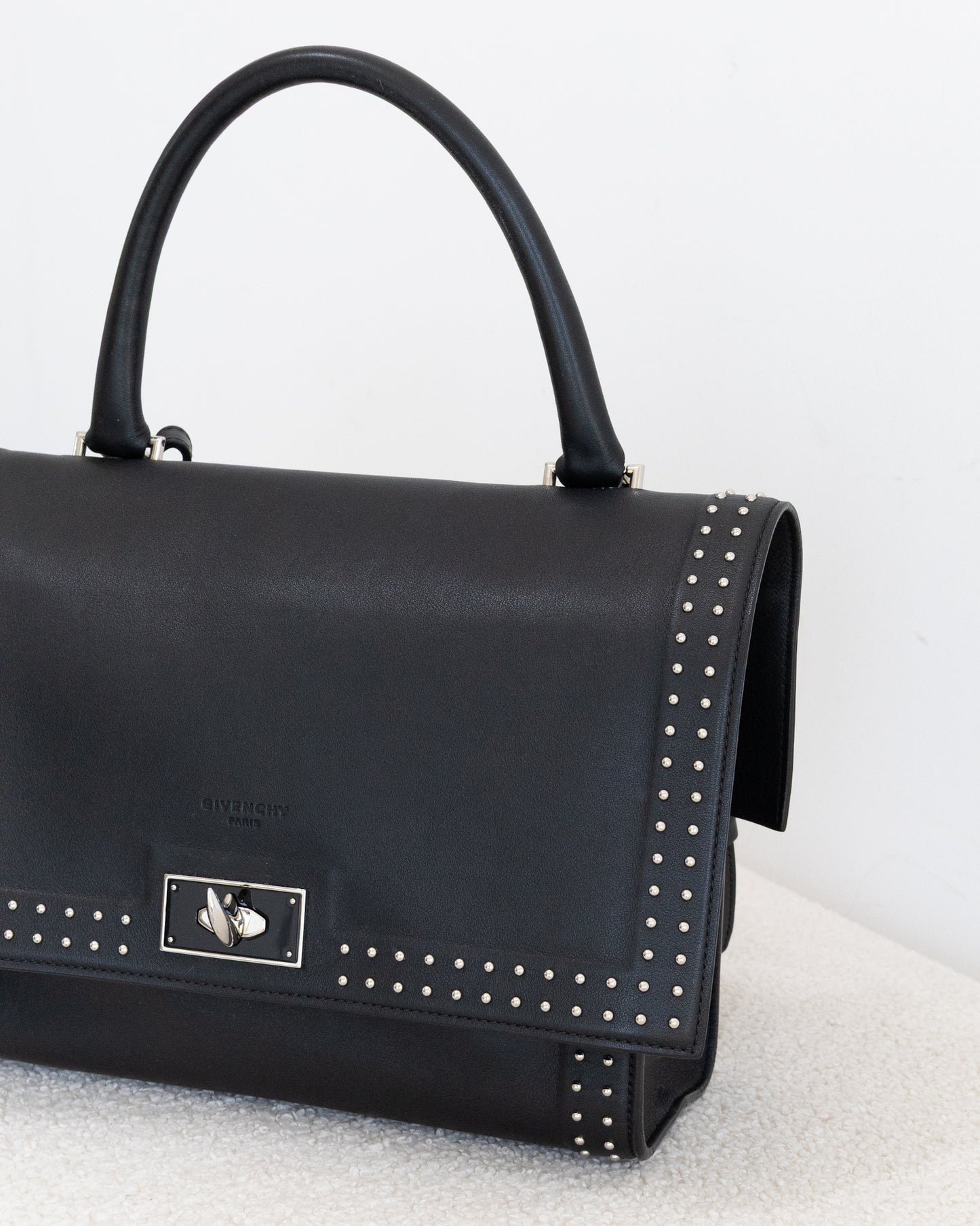 GIVENCHY Medium Shark