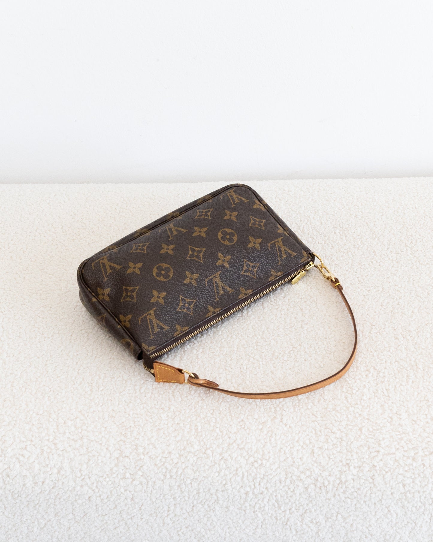 LOUIS VUITTON Pochette Accessoires