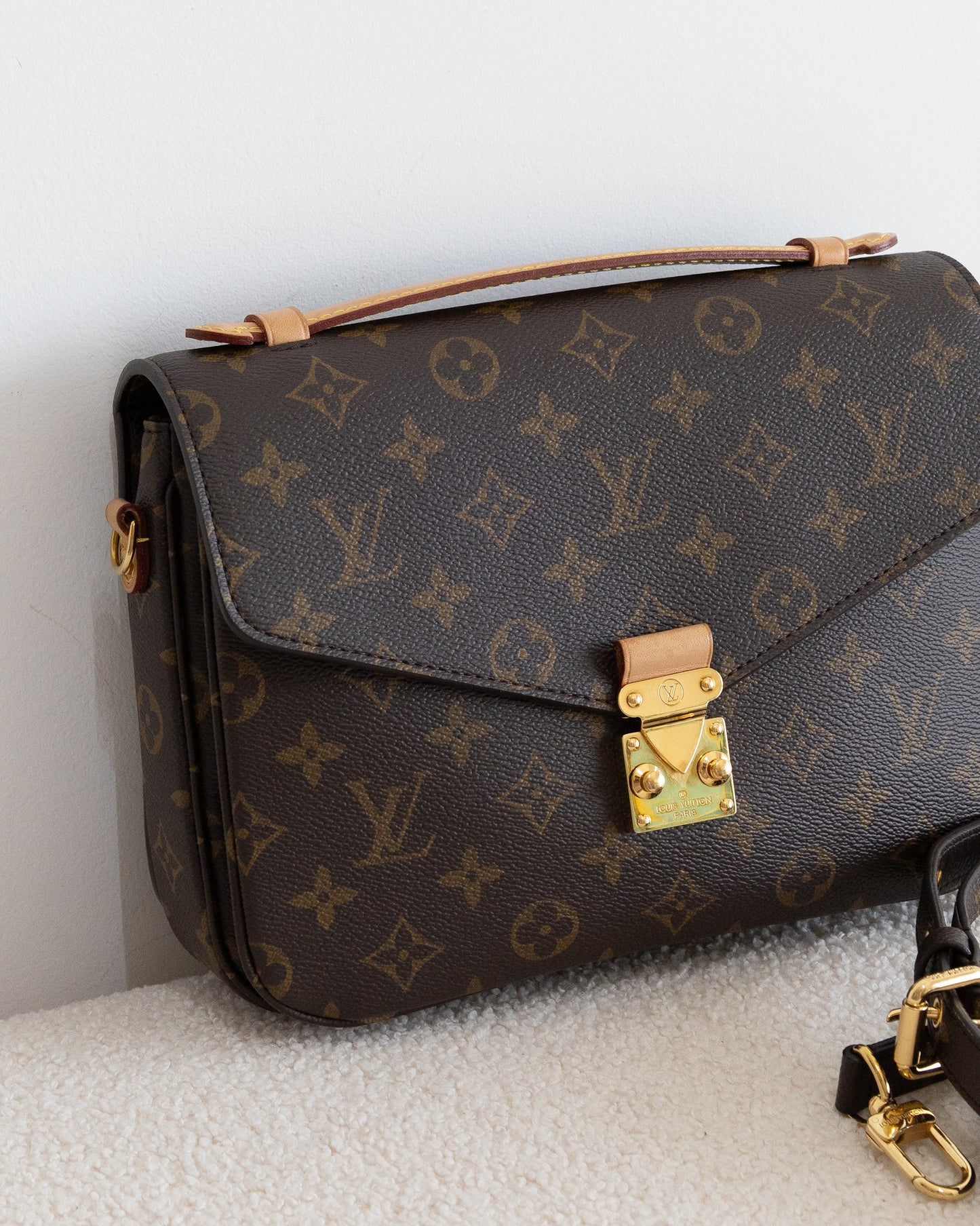 LOUIS VUITTON Pochette Metis