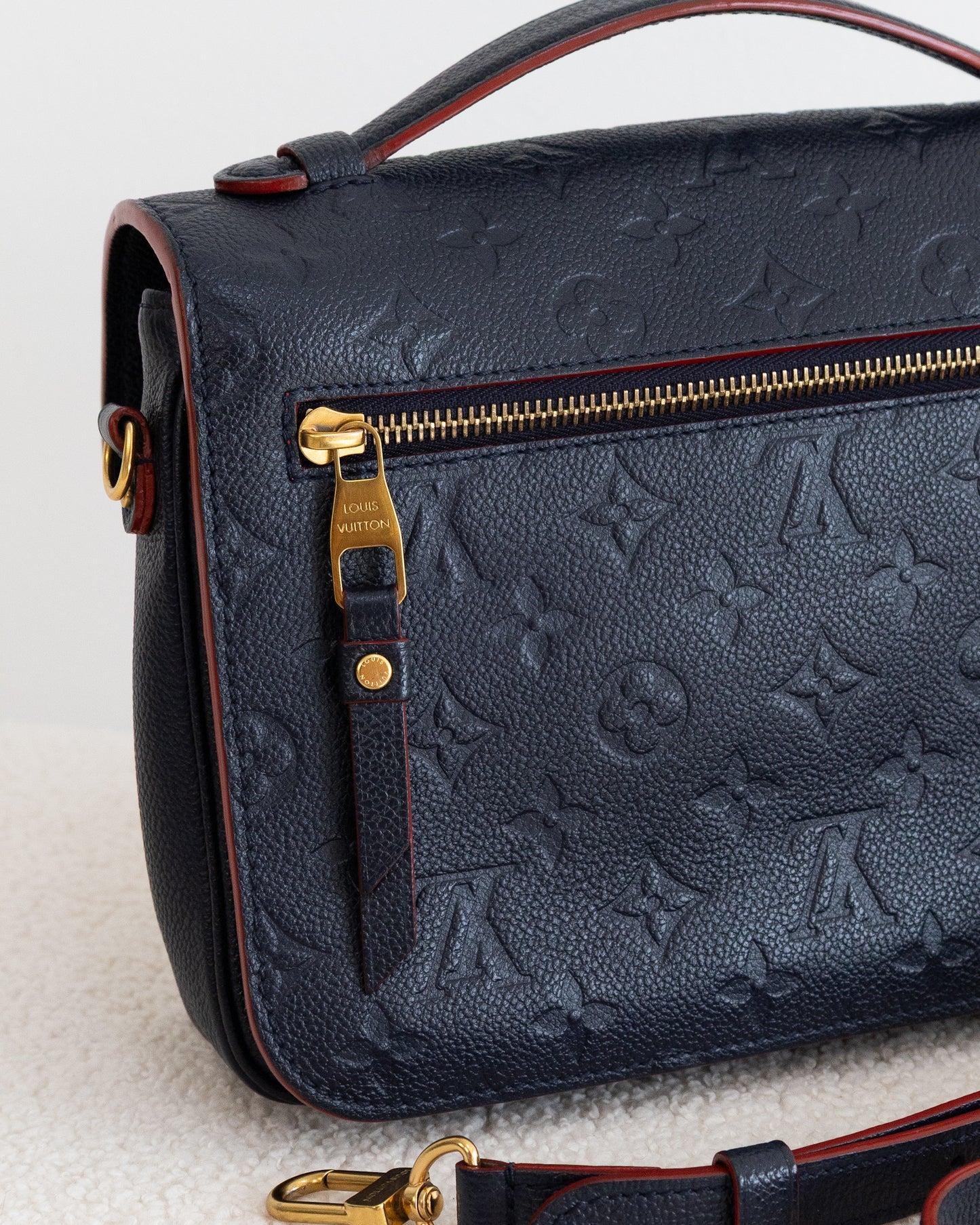 LOUIS VUITTON Pochette Metis