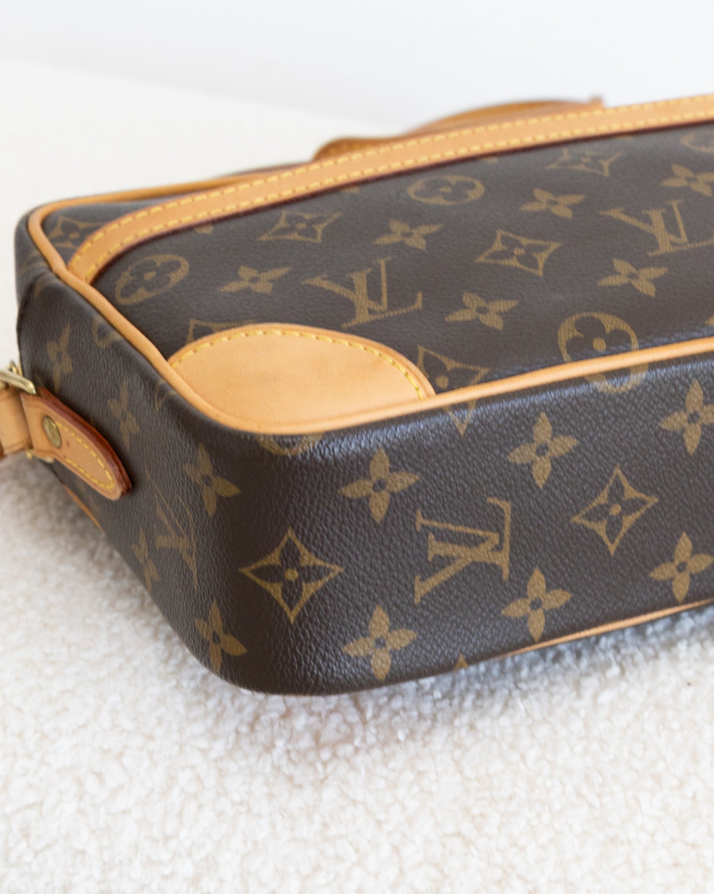 LOUIS VUITTON Trocadero 27
