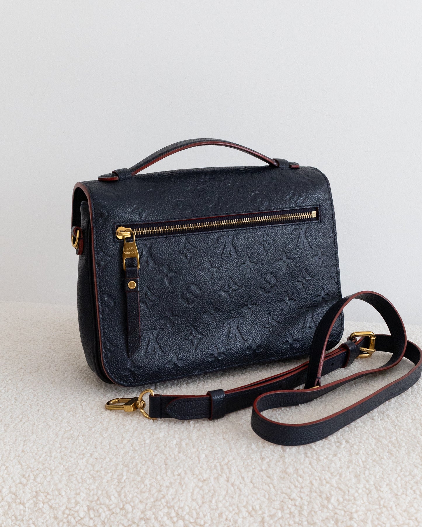 LOUIS VUITTON Pochette Metis