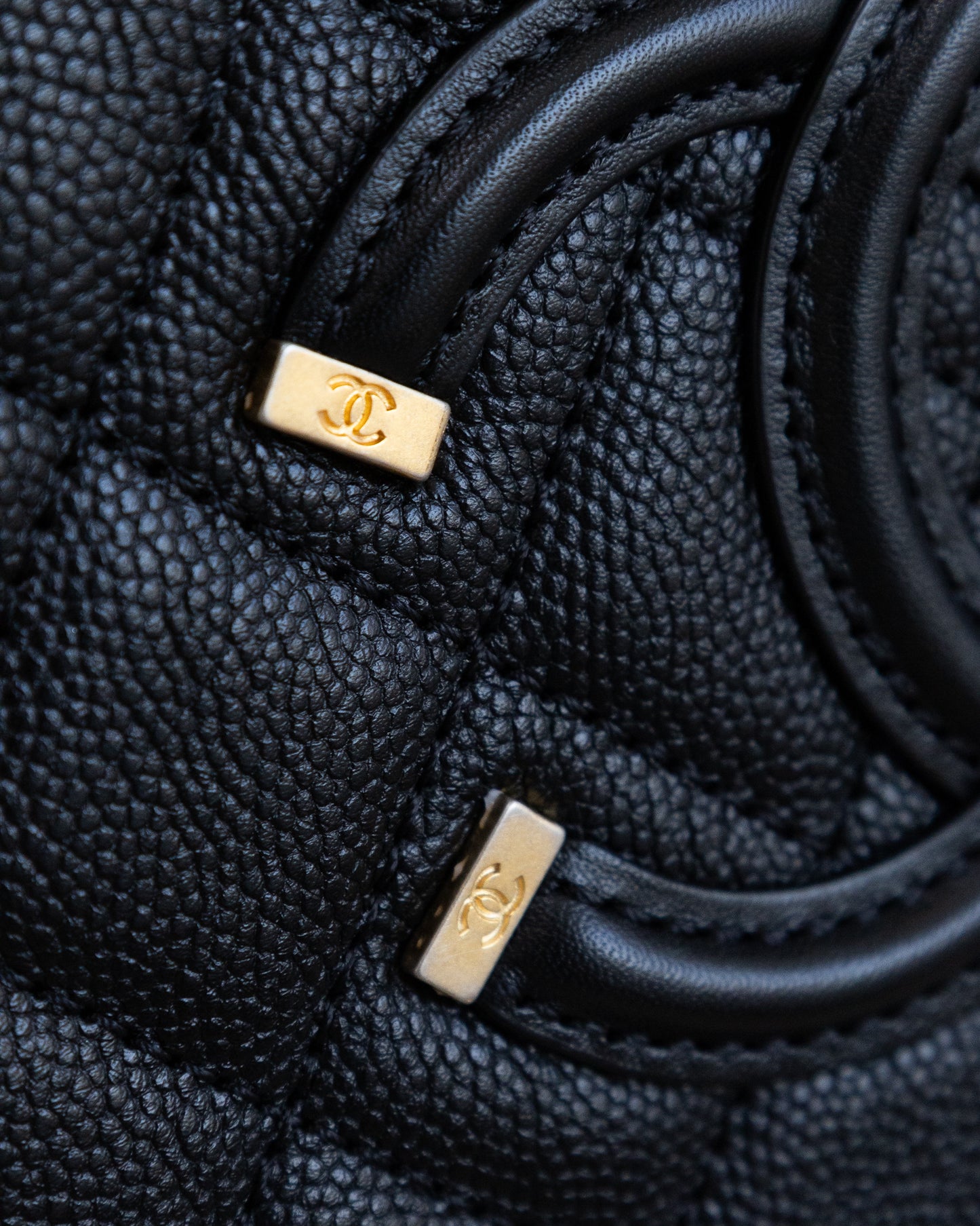 CHANEL Filigree Vanity Medium