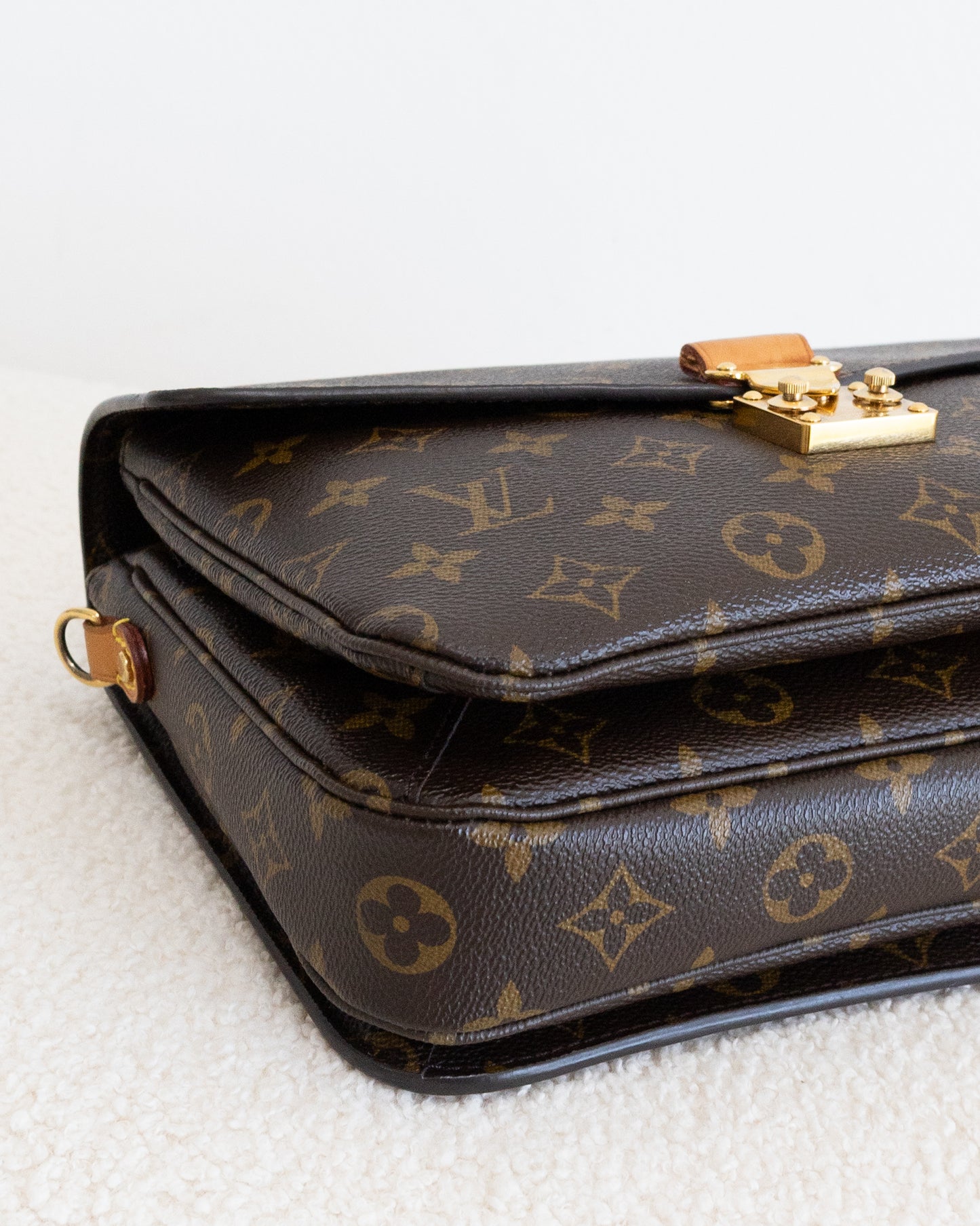 LOUIS VUITON Pochette Metis