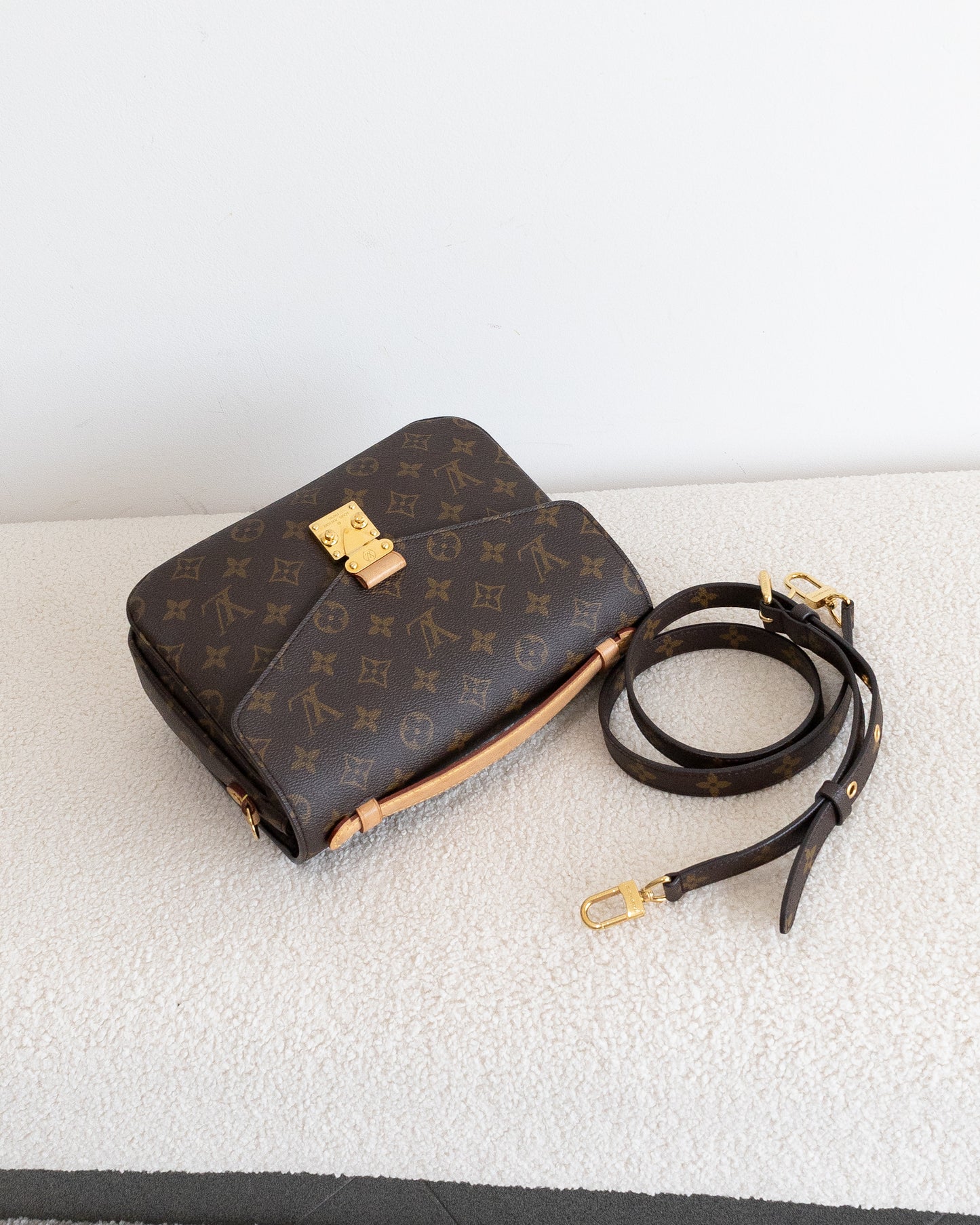 LOUIS VUITTON Pochette Metis