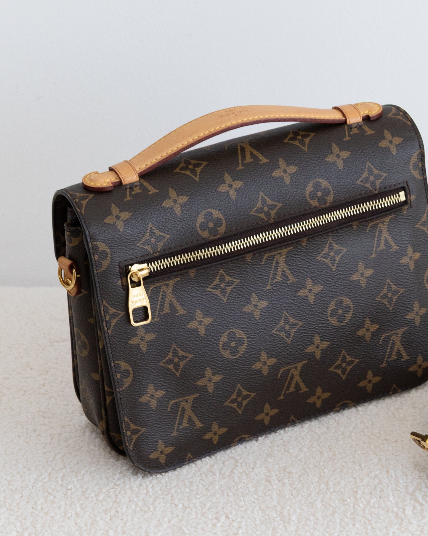 LOUIS VUITTON Pochette Metis