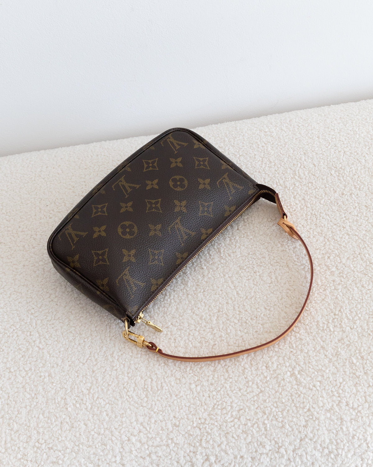 LOUIS VUITTON Pochette Accessoires
