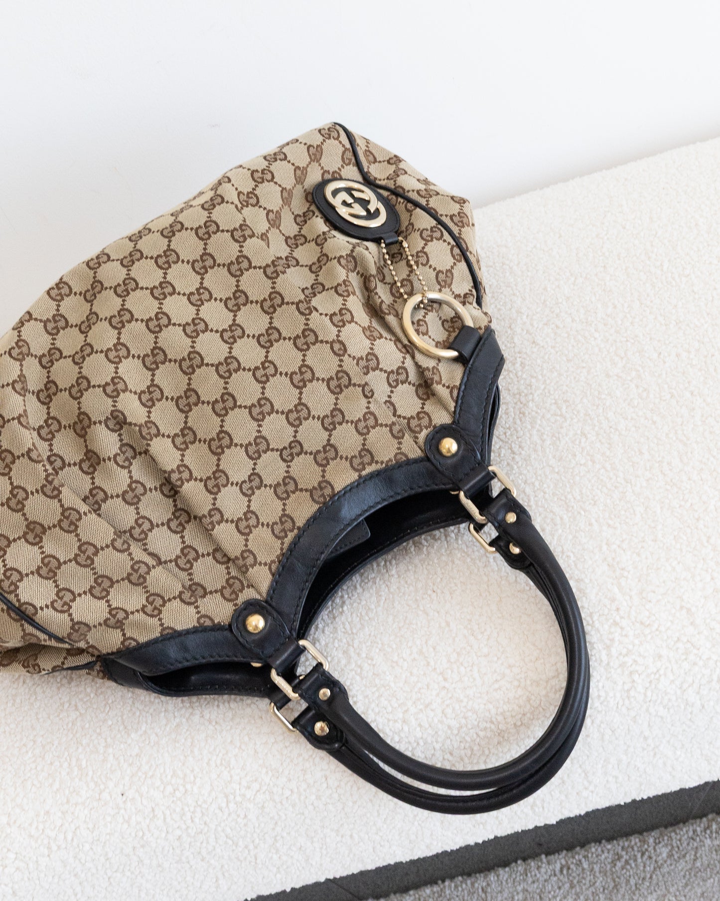 GUCCI Medium GG Canvas Sukey