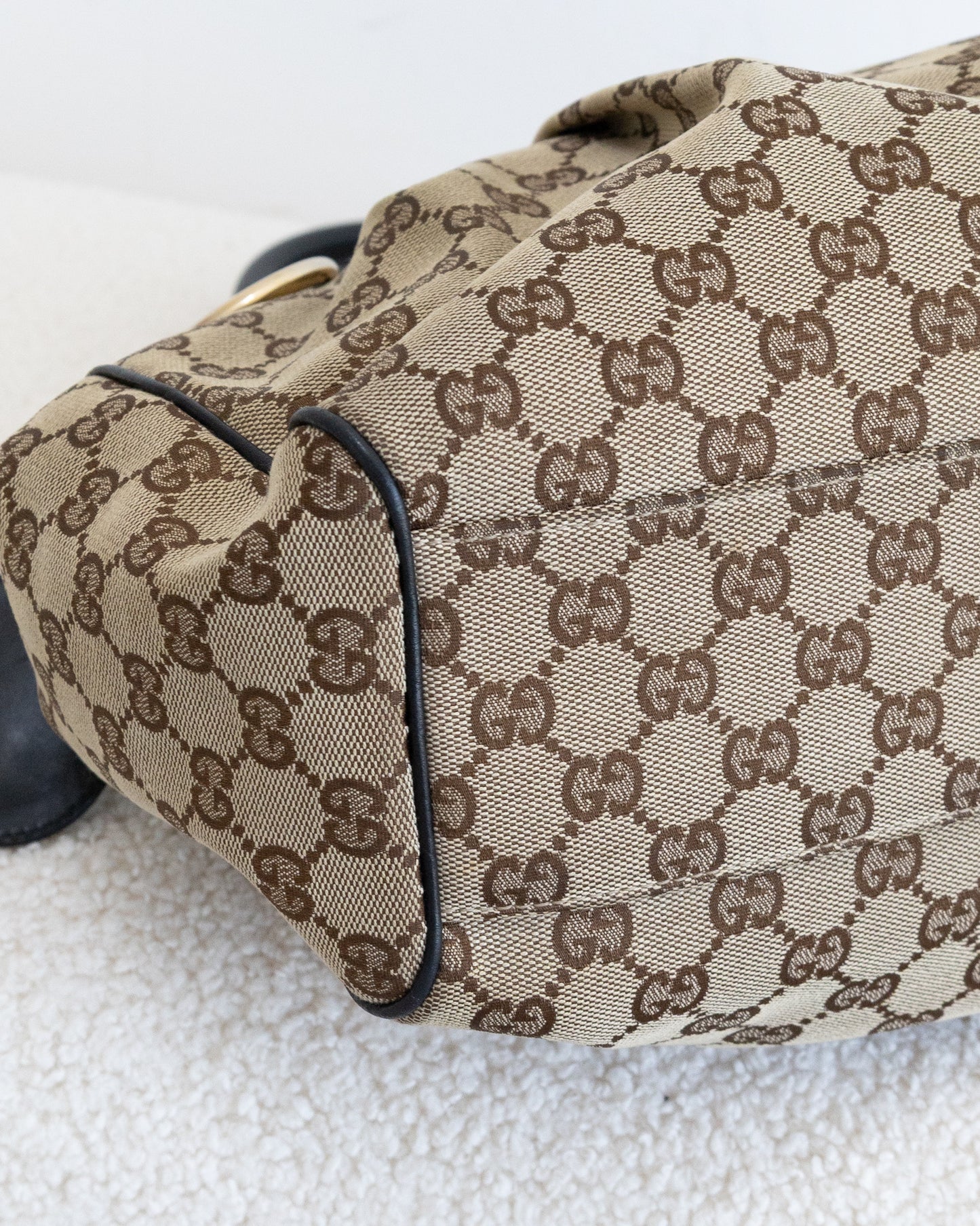 GUCCI Medium GG Canvas Sukey