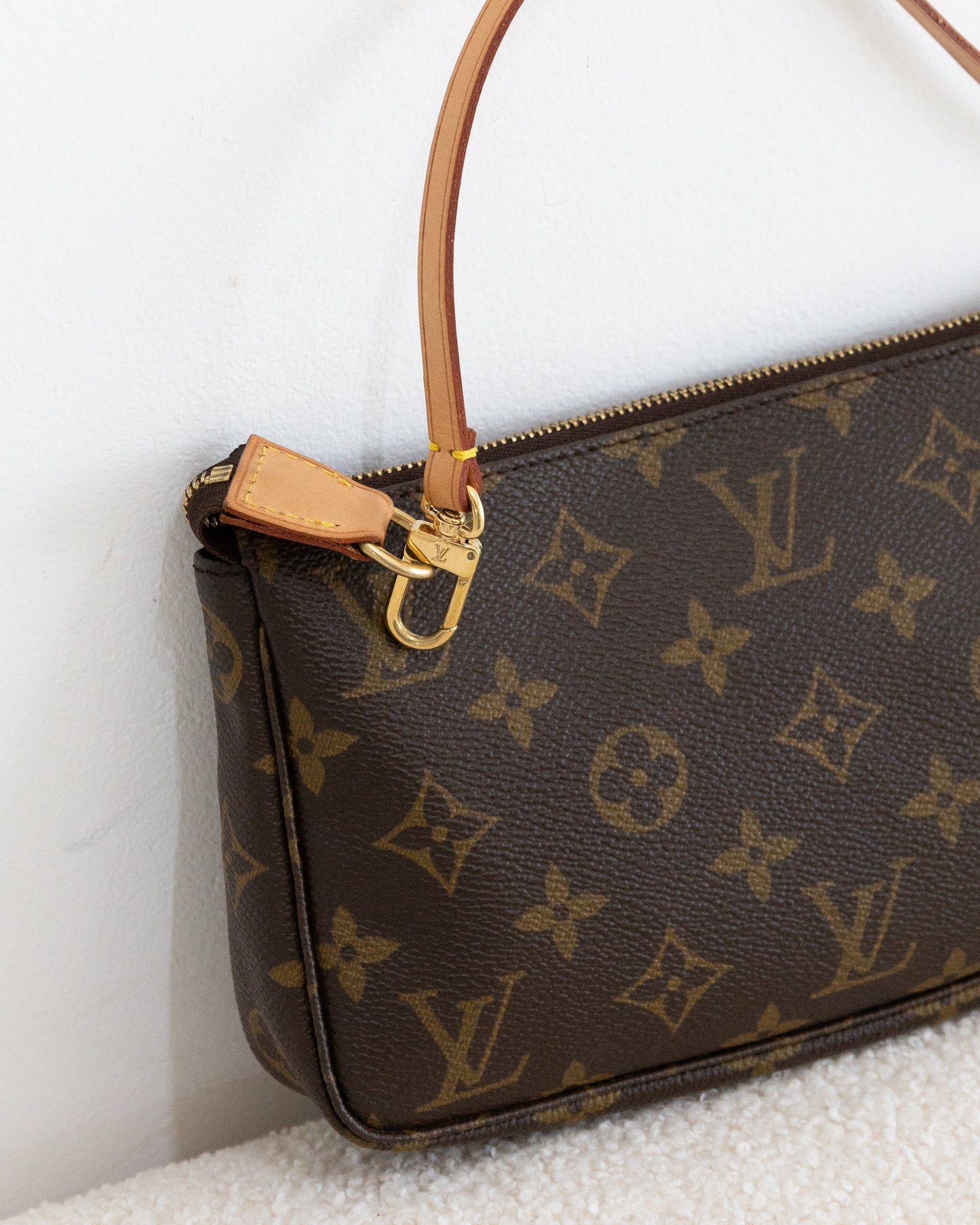 LOUIS VUITTON Pochette Accessoires