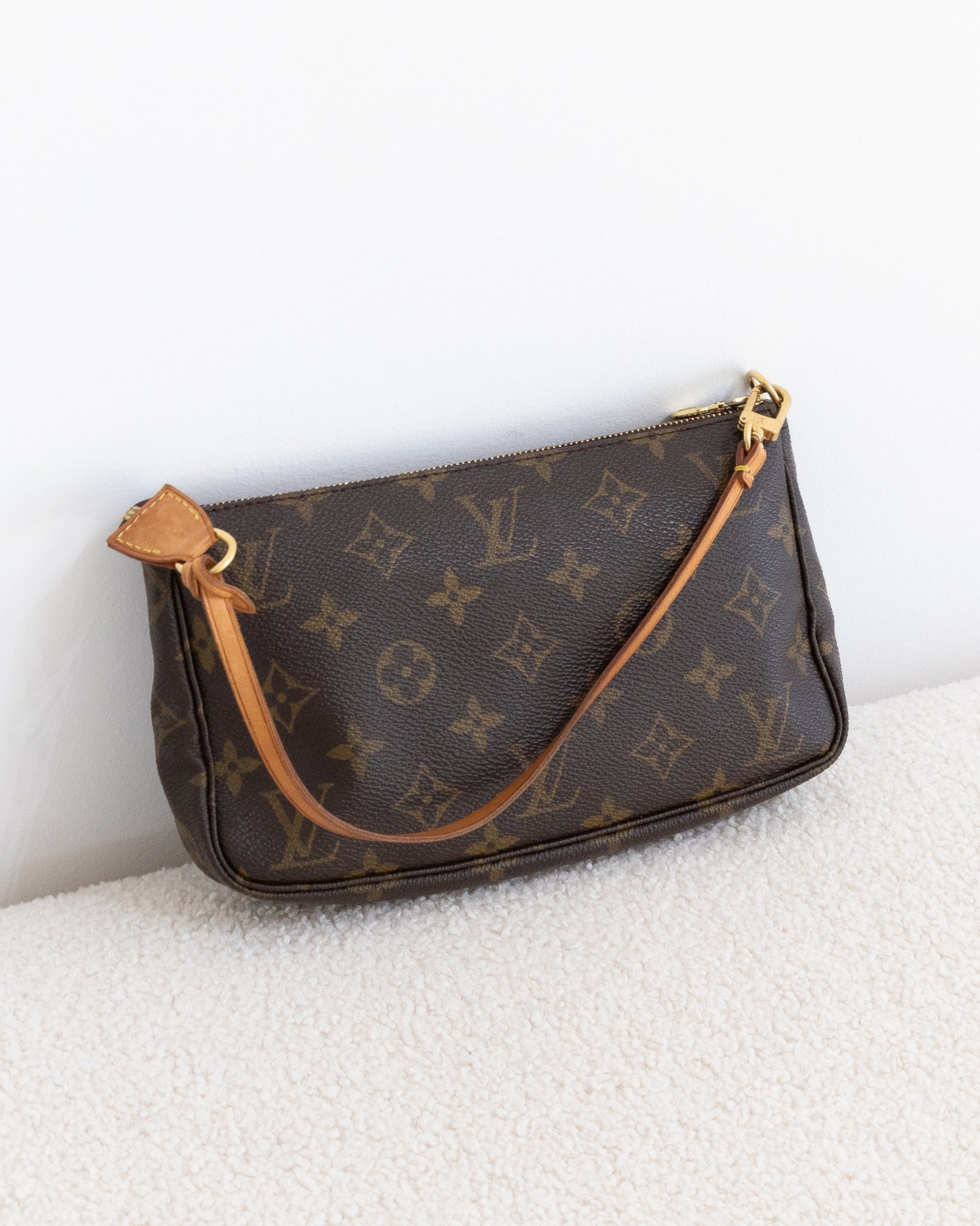 LOUIS VUITTON Pochette Accessoires