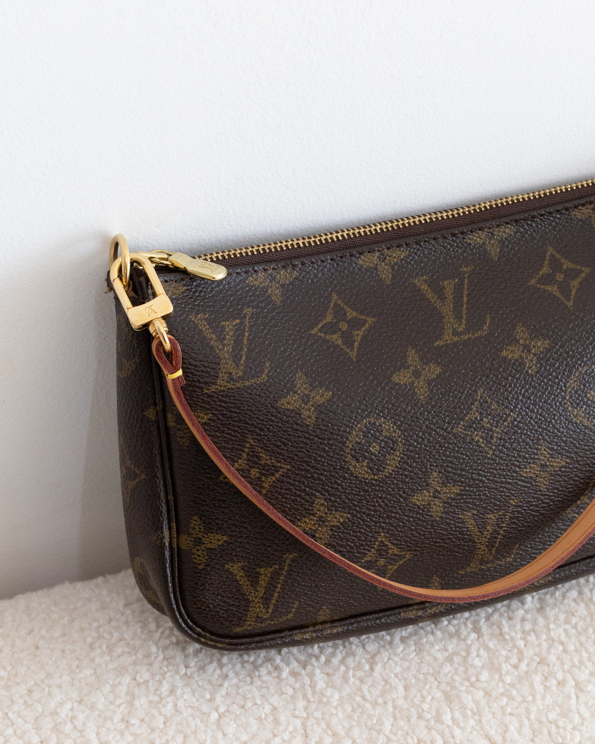 LOUIS VUITTON Pochette Accessoires