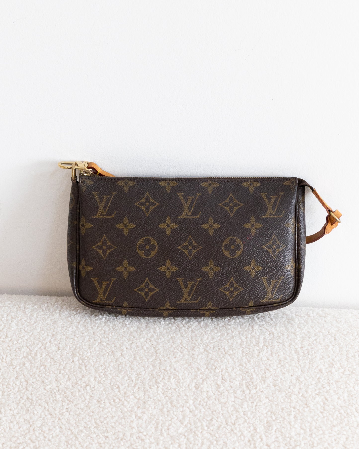 LOUIS VUITTON Pochette Accessoires