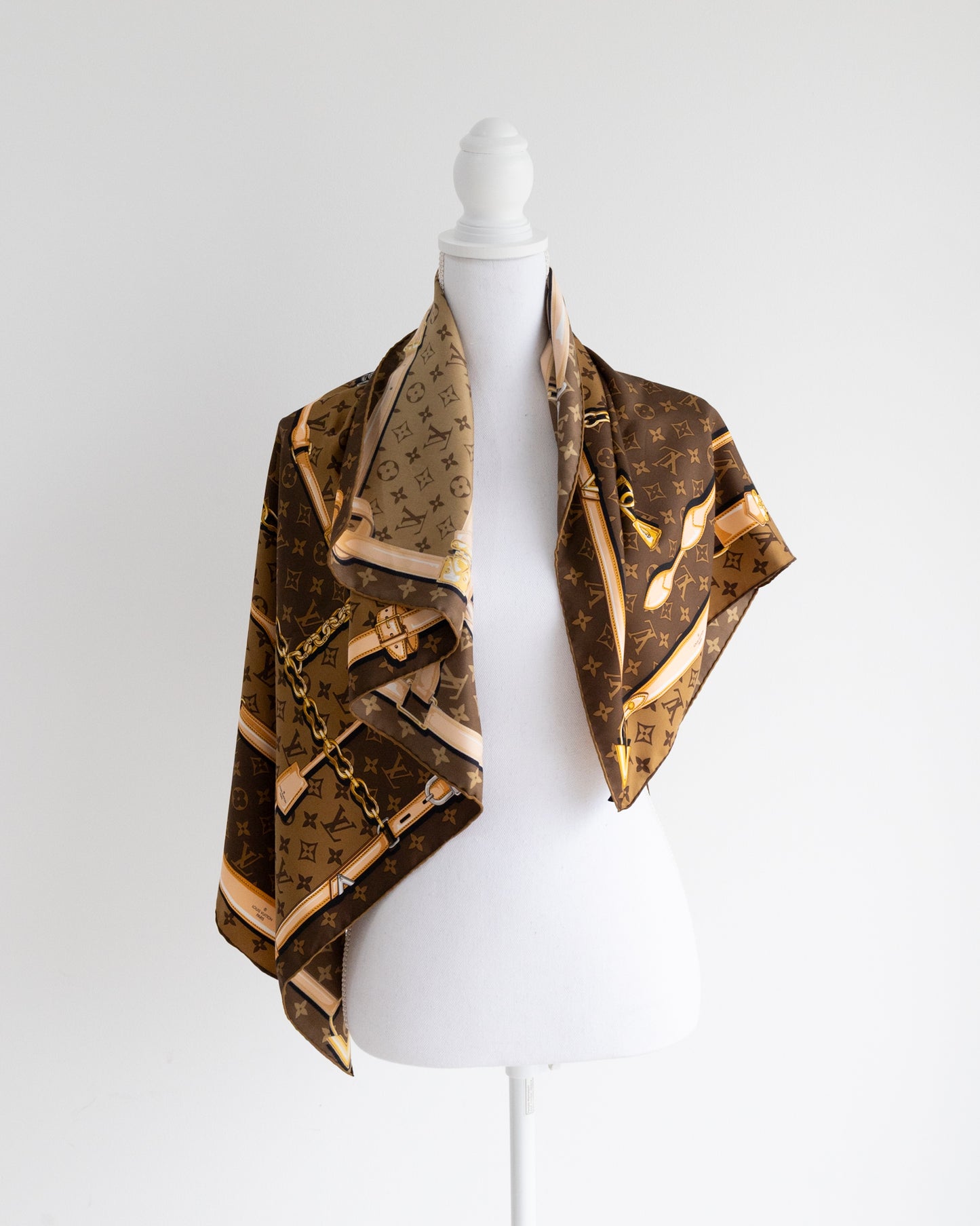 LOUIS VUITTON Scarf