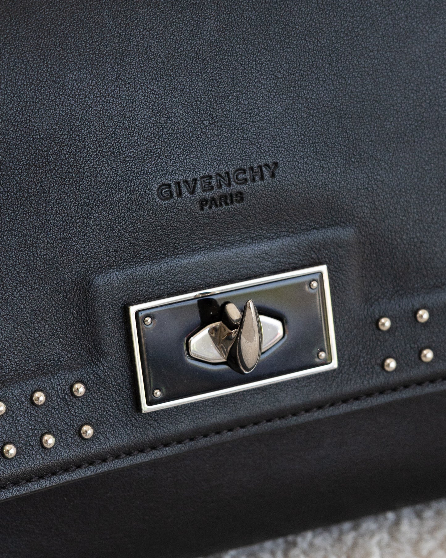 GIVENCHY Medium Shark