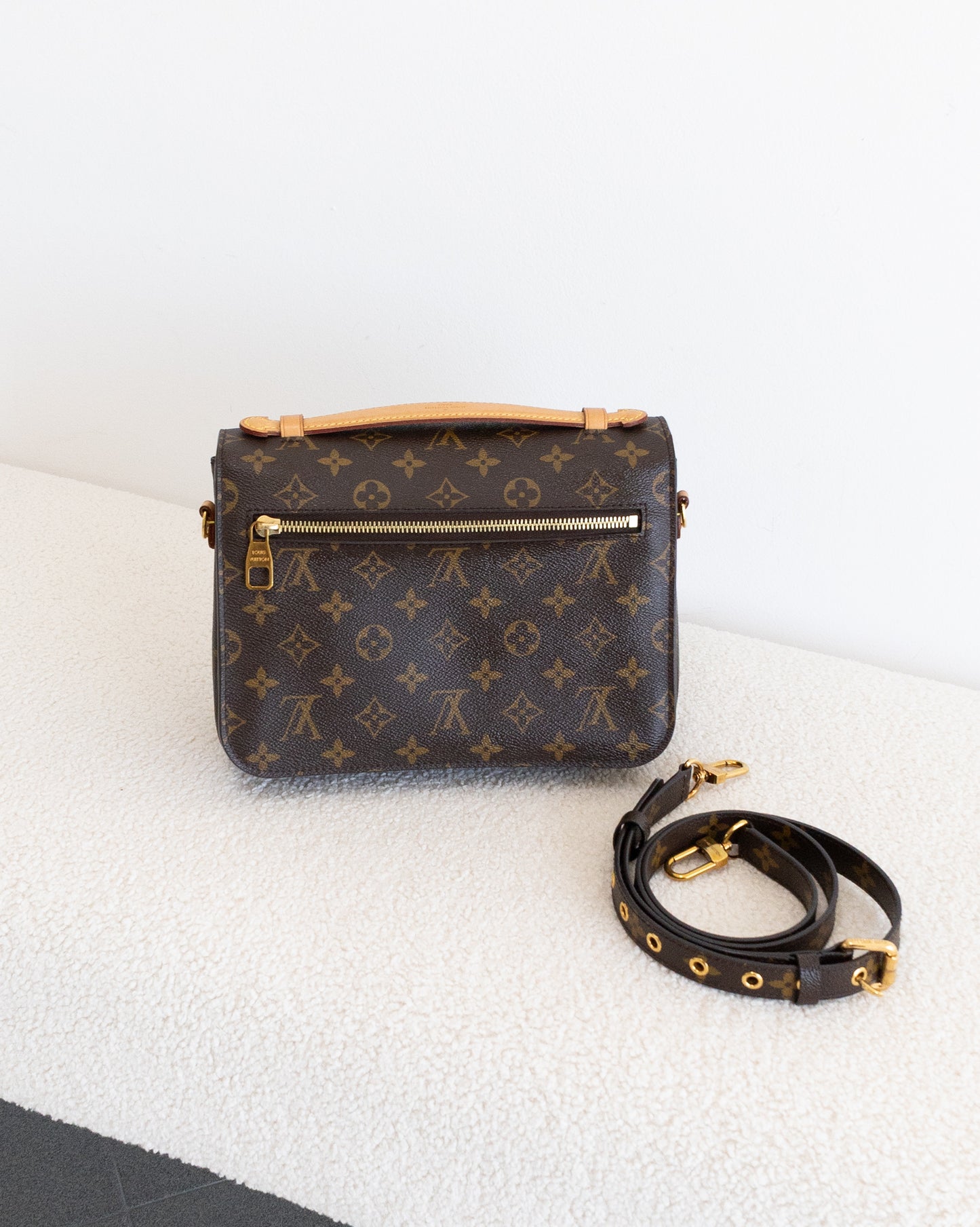 LOUIS VUITON Pochette Metis
