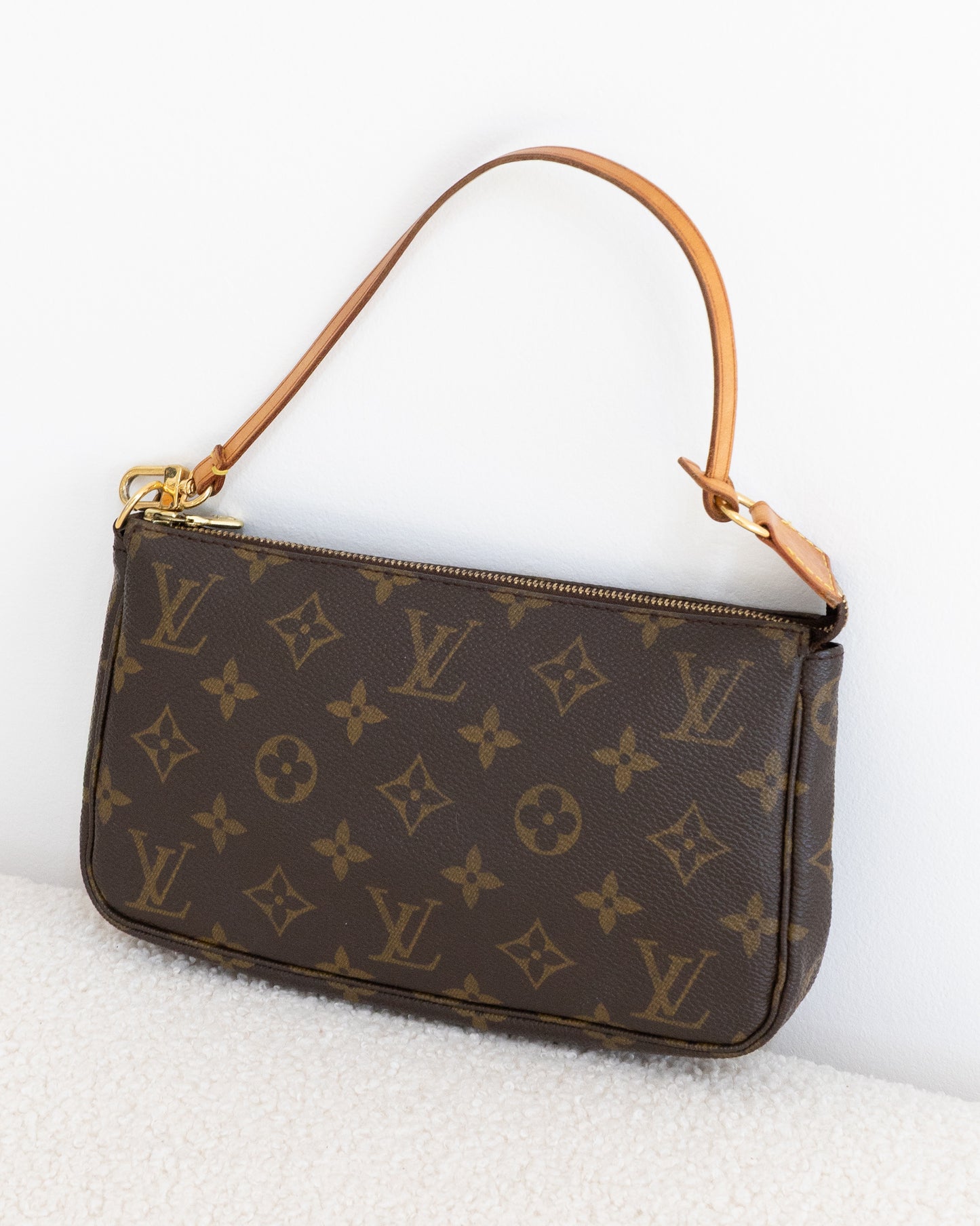 LOUIS VUITTON Pochette Accessoires