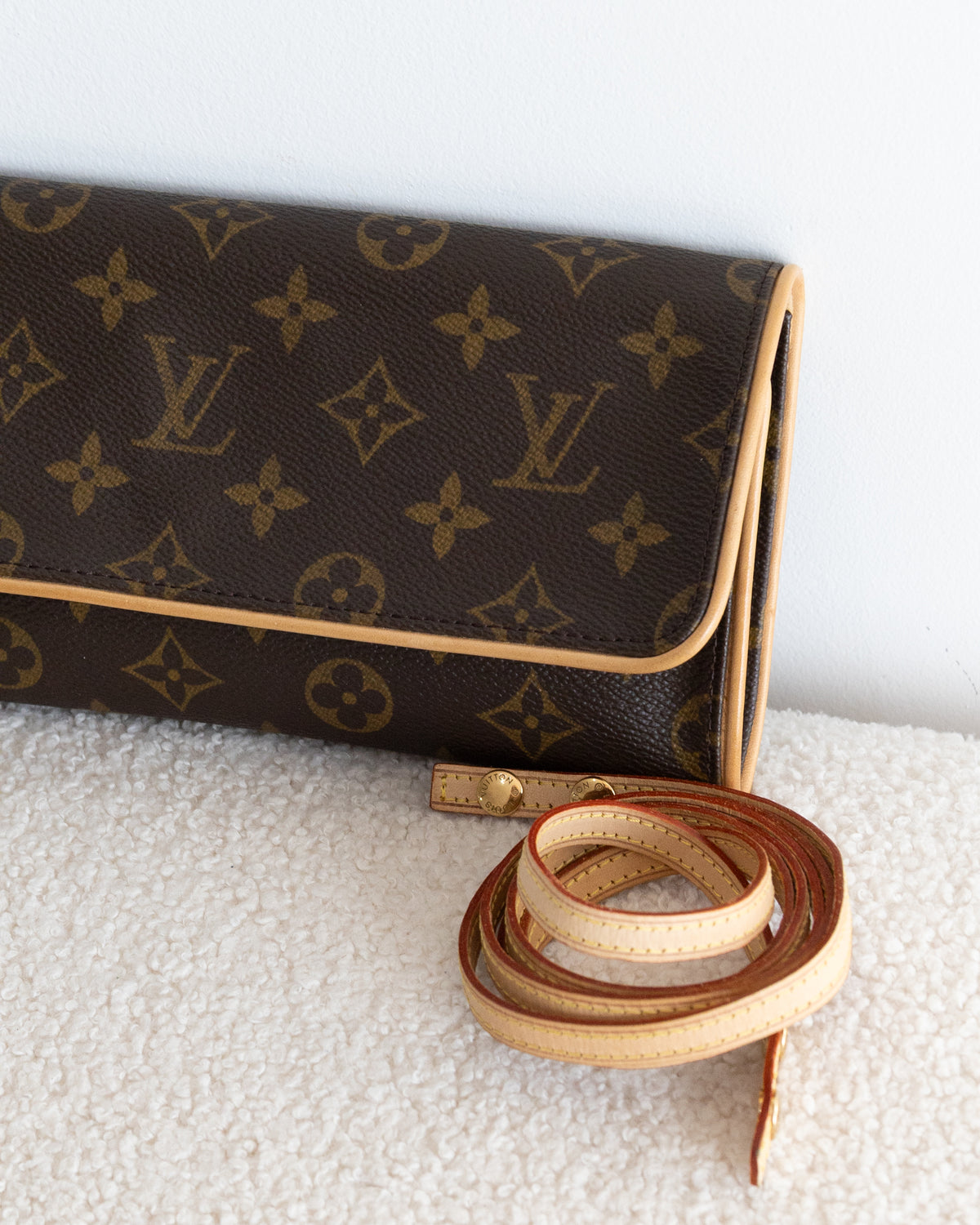 LOUIS VUITTON Pochette Twin GM