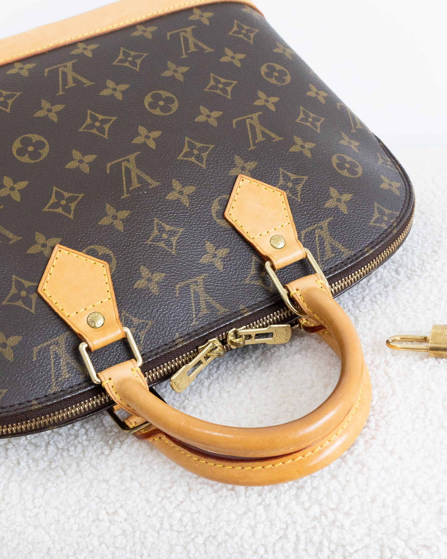 LOUIS VUITTON Alma PM