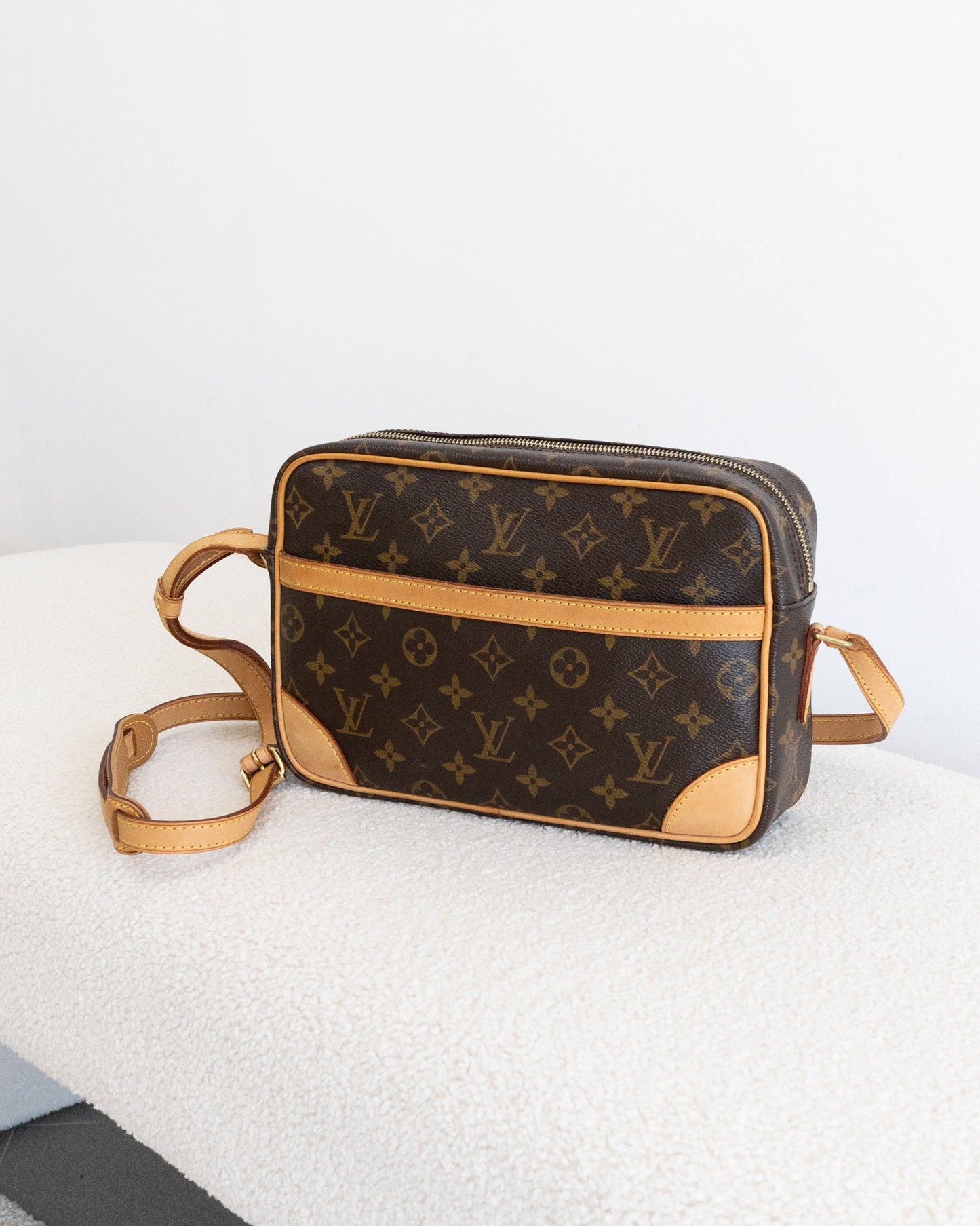 LOUIS VUITTON Trocadero 27