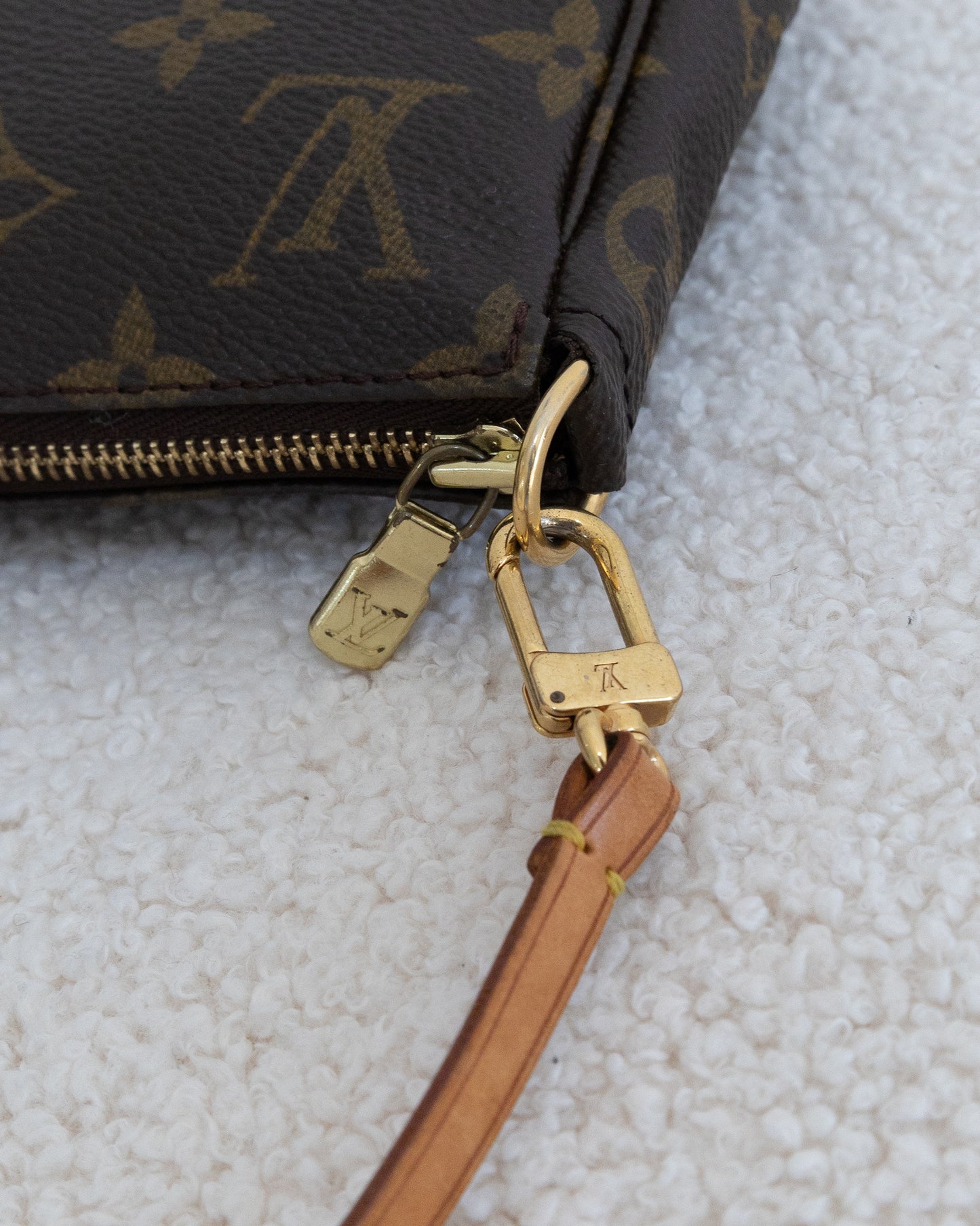 LOUIS VUITTON Pochette Accessoires