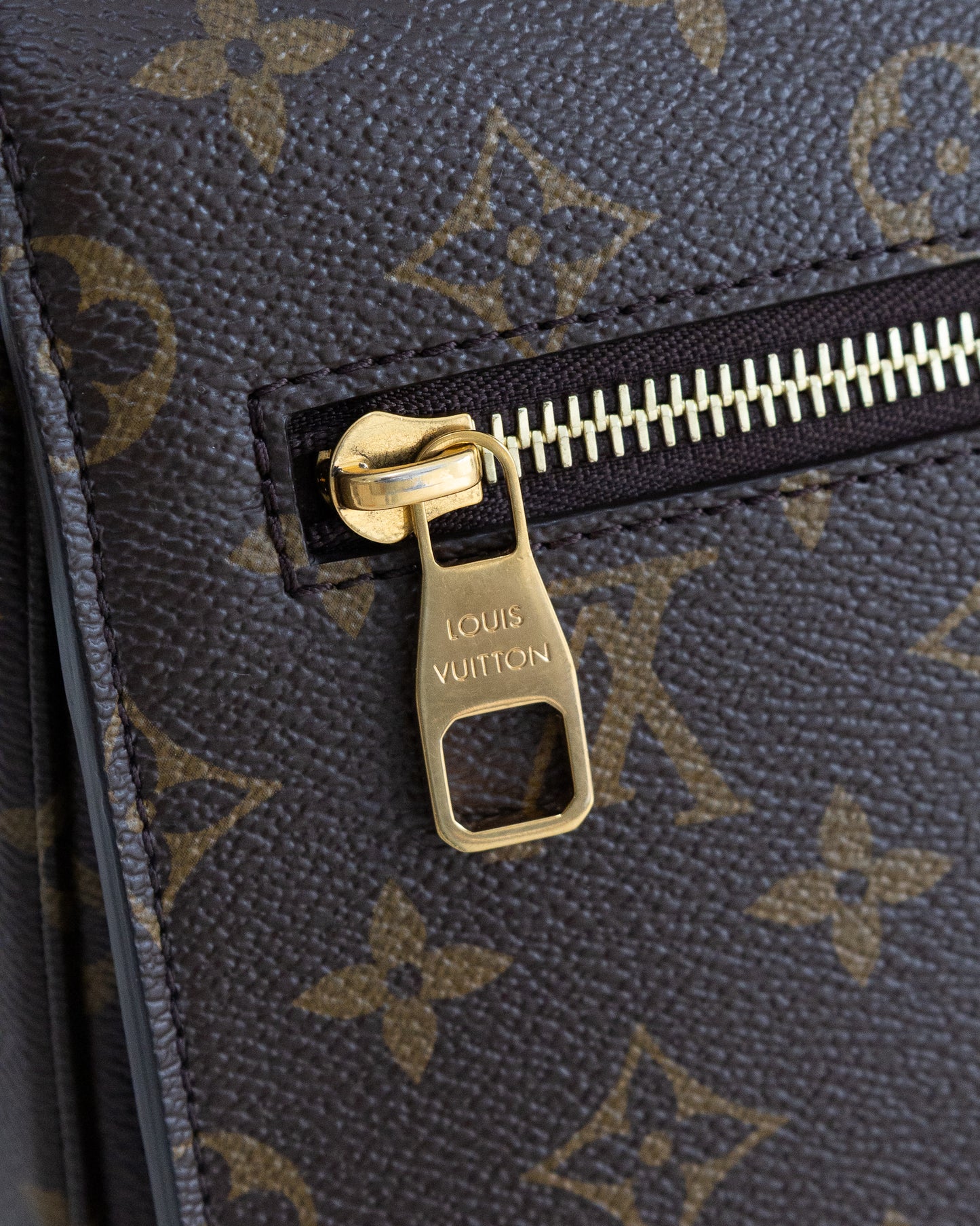 LOUIS VUITTON Pochette Metis