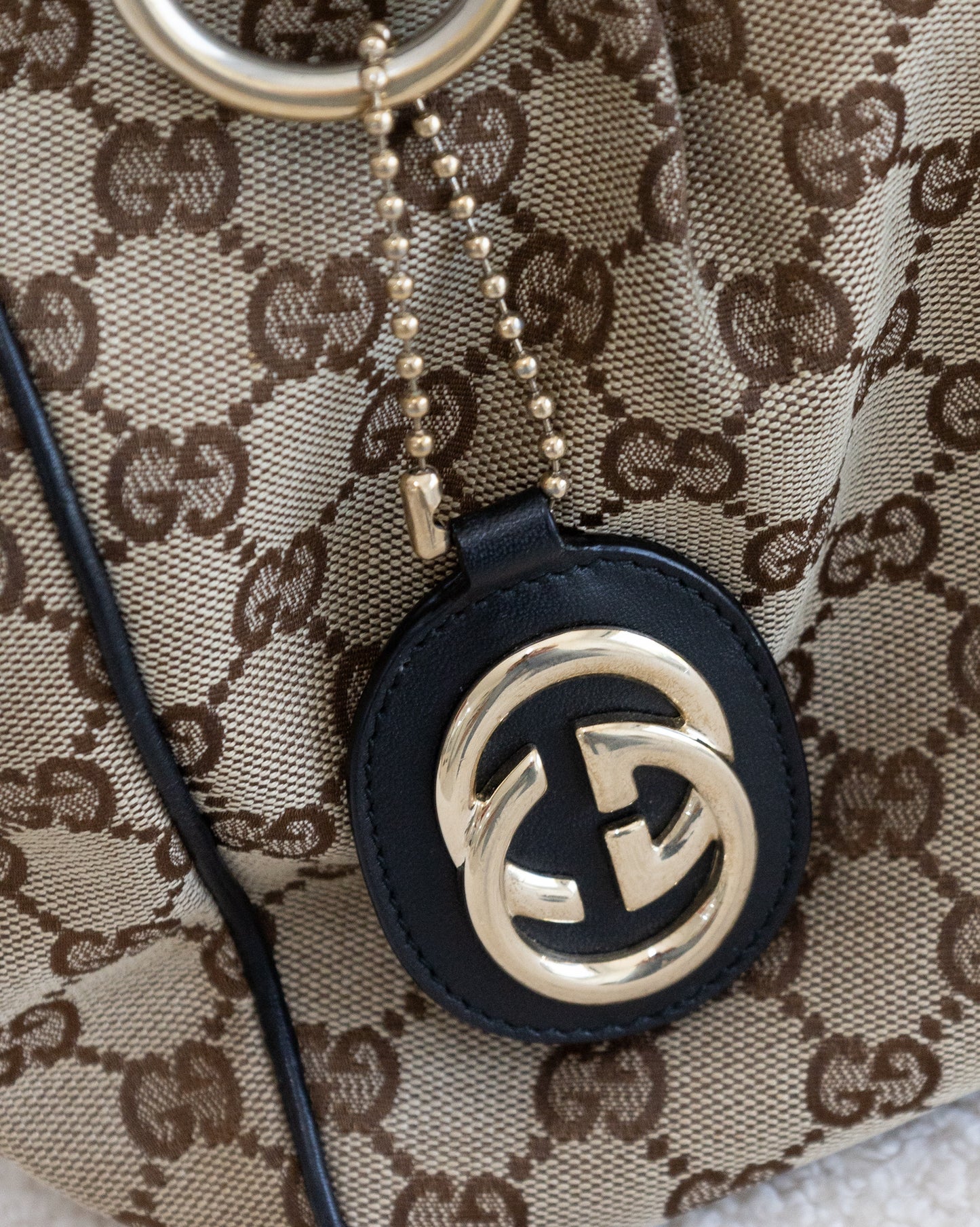 GUCCI Medium GG Canvas Sukey