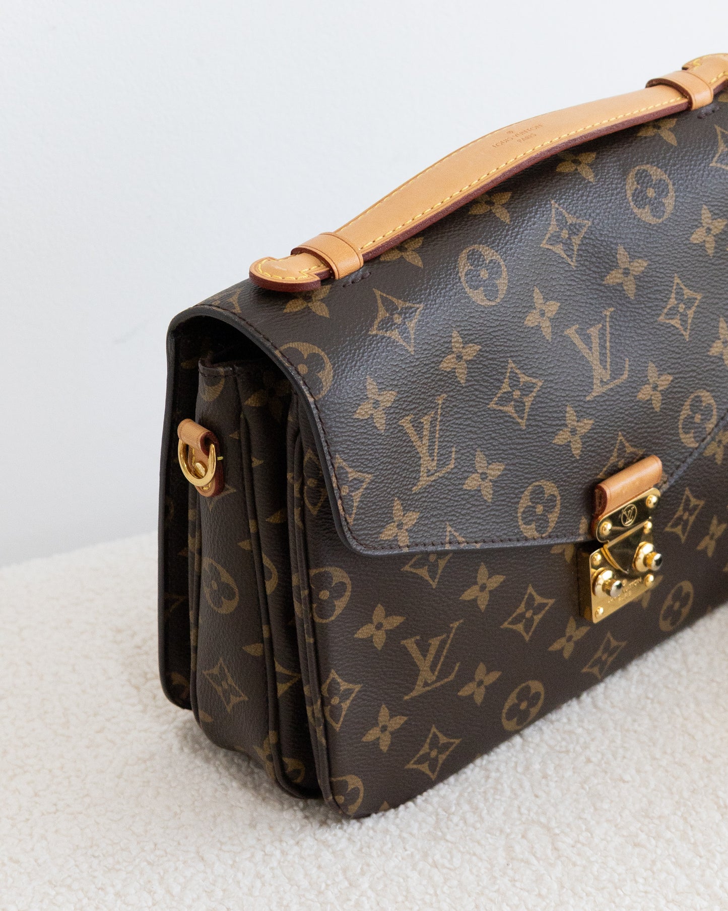 LOUIS VUITTON Pochette Metis