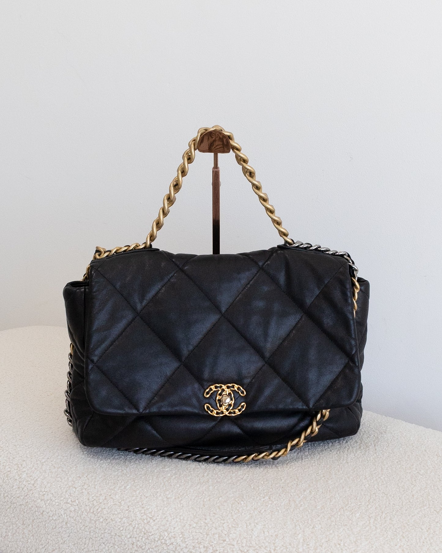 CHANEL 19 Maxi