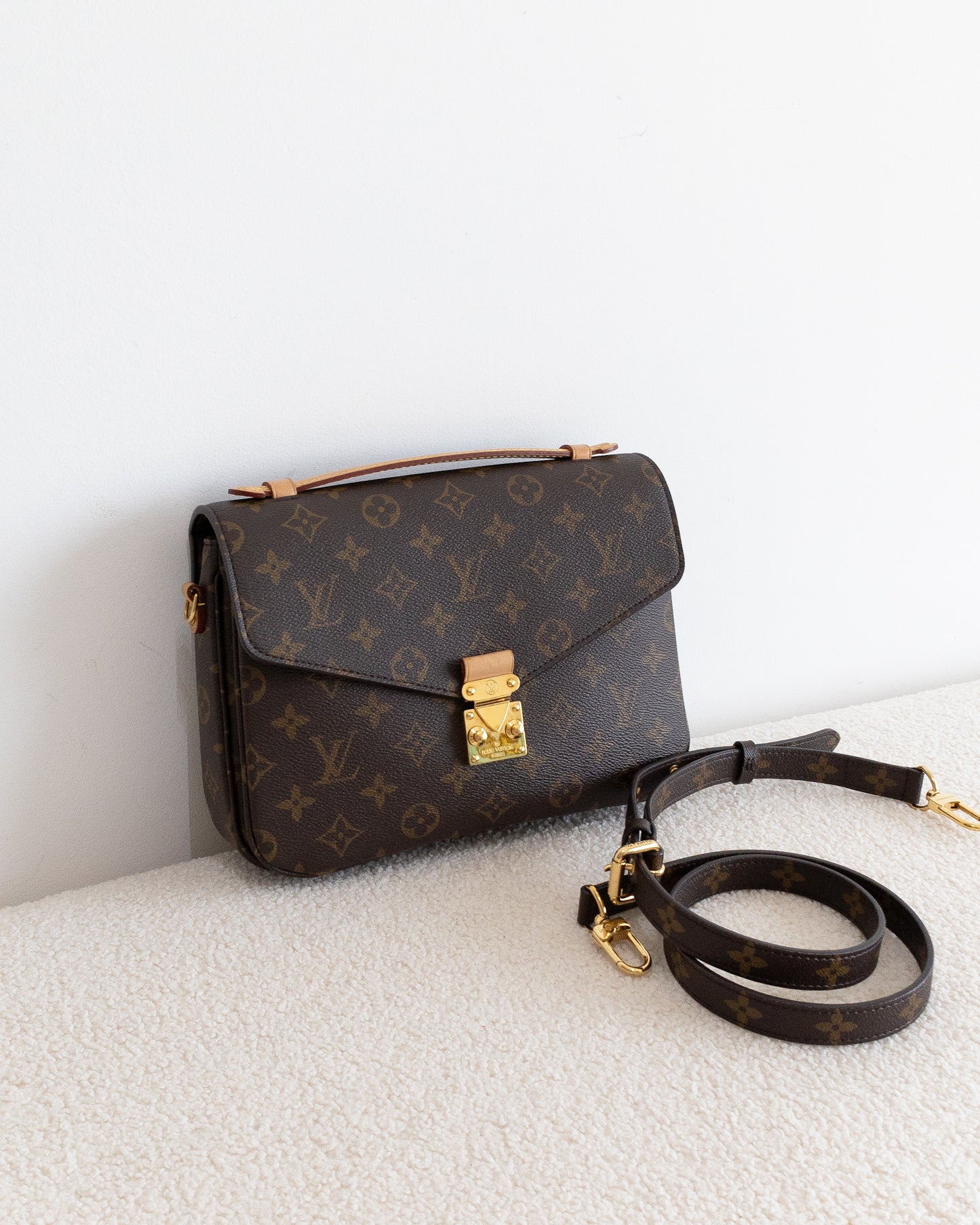 LOUIS VUITTON Pochette Metis