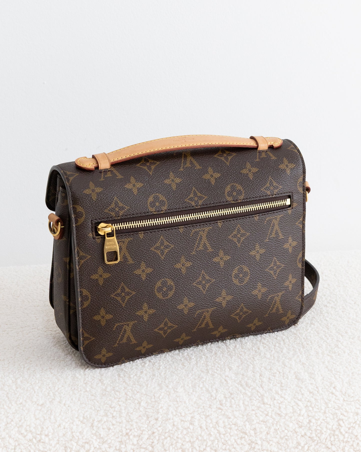 LOUIS VUITTON Pochette Metis