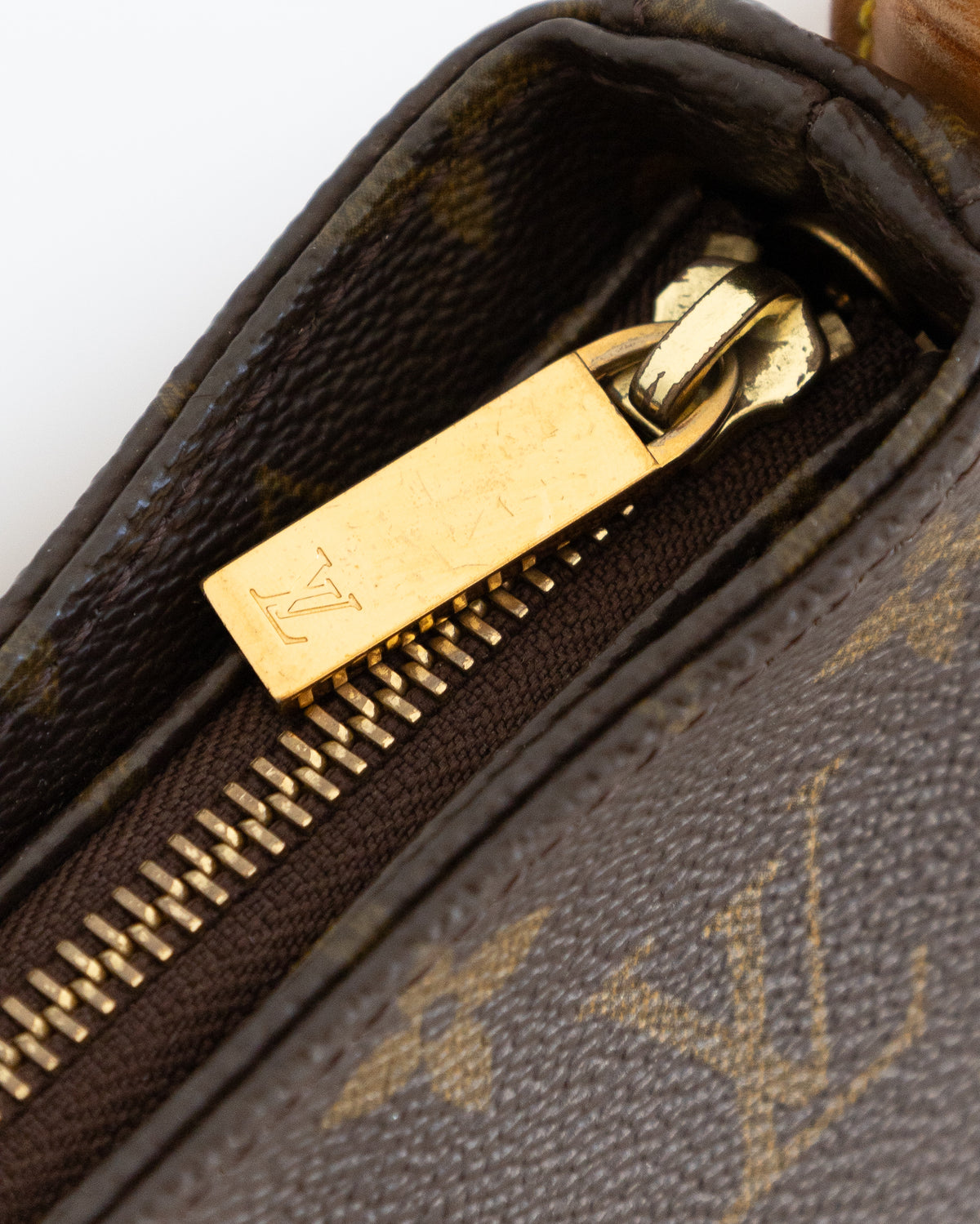 LOUIS VUITTON Looping MM