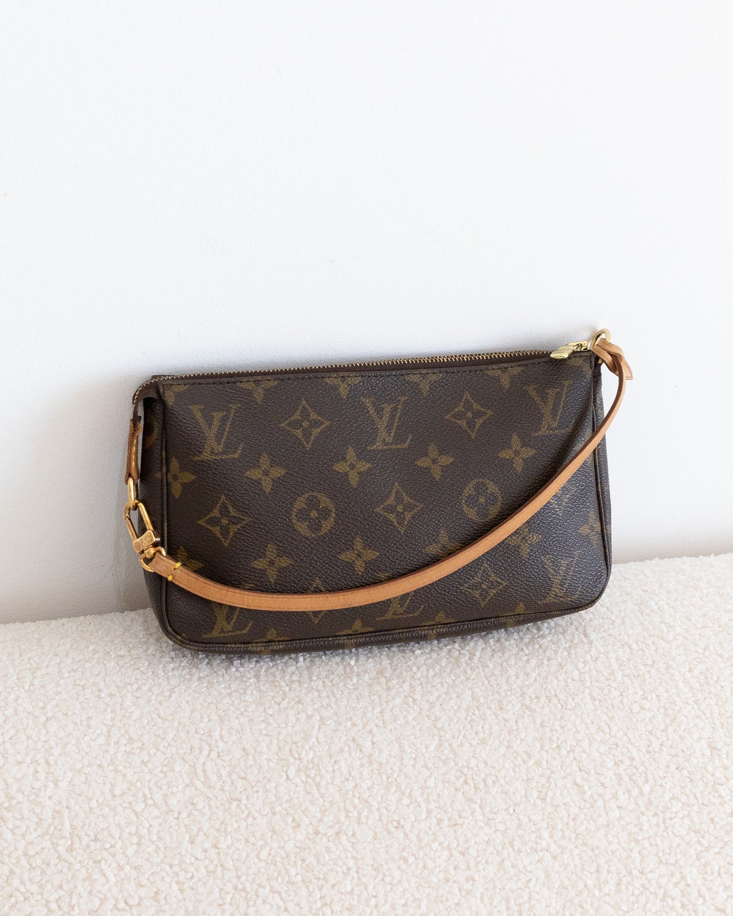 LOUIS VUITTON Pochette Accessoires