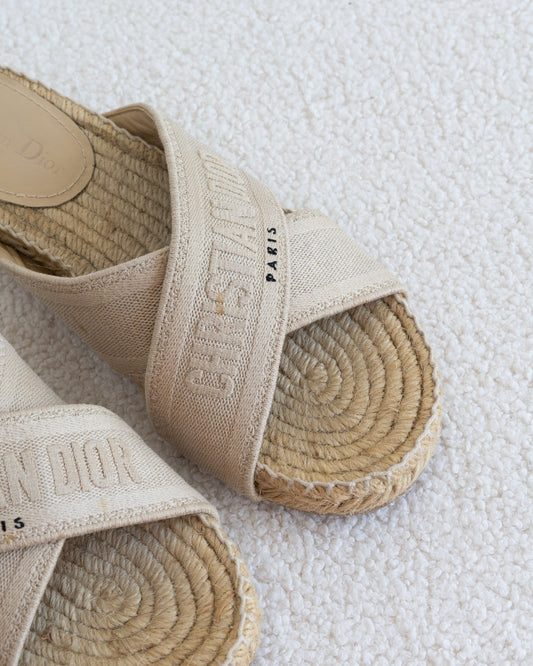 CHRISTIAN DIOR Raffia Slides 38