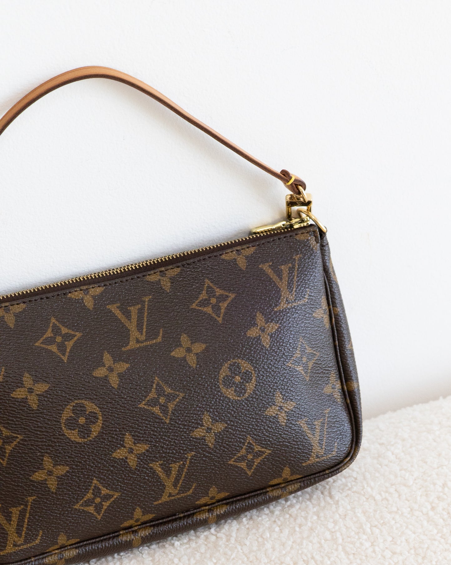 LOUIS VUITTON Pochette Accessoires
