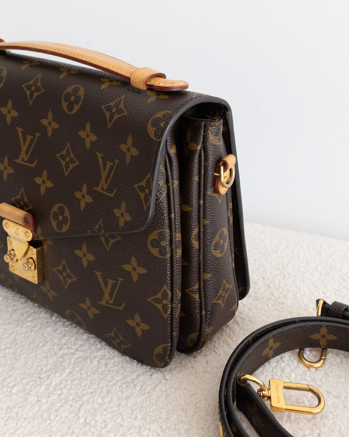 LOUIS VUITTON Pochette Metis